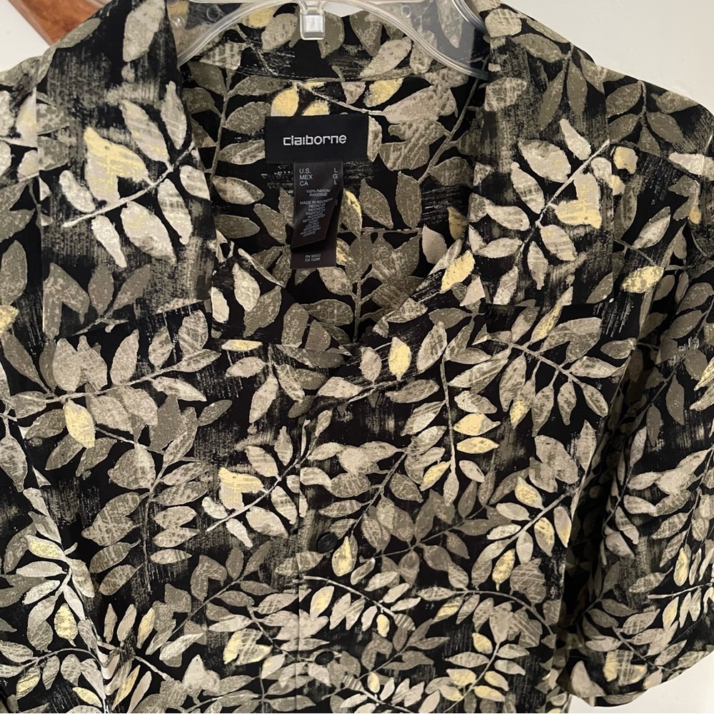 Claiborne men’s short sleeve button down shirt leaf print size large
